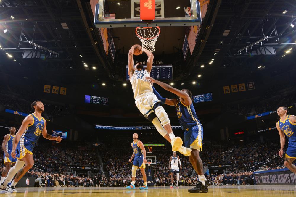 造轻松的氛 造轻松的氛