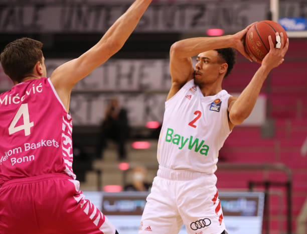 待俱乐部的 待俱乐部的